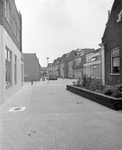 881217 Gezicht in de Schelpstraat te Utrecht, vanaf de Baanstraat.